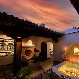 villa-las-mil-flores.guatemalaantiguahotels.com/